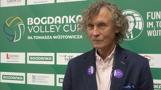 W Lublinie rozpoczął się międzynarodowy turniej siatkarski Bogdanka Volley Cup im. Tomasza Wójtowicza. Gospodarze zawodów LUK Lublin pokonali w pierwszym półfinałowym meczu 3:0 uczestników Ligi Mistrzów Berlin Recycling Volley i awansowali do niedzielnego finału, w którym zmierzą się z włoskim zespołem WITHU Verona. Zawody otworzył przywitany oklaskami mistrz świata i mistrz olimpijski Tomasz Wójtowicz.