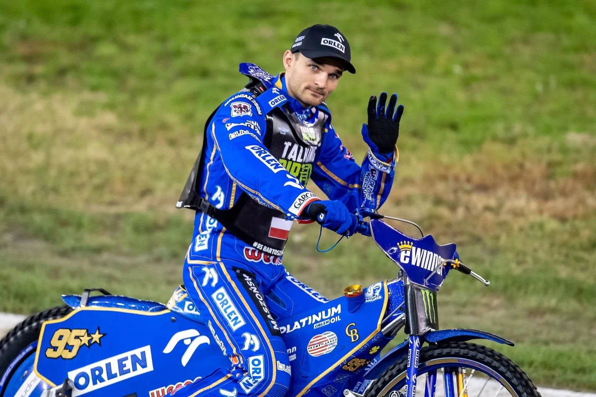 Bartosz Zmarzlik wygrał w szwedzkiej Malilli turniej Grand Prix i zapewnił sobie trzeci w karierze tytuł indywidualnego mistrza świata na żużlu. Przed ostatnimi zawodami w Toruniu nikt już nie może go wyprzedzić. Trzeci w klasyfikacji generalnej jest Patryk Dudek.