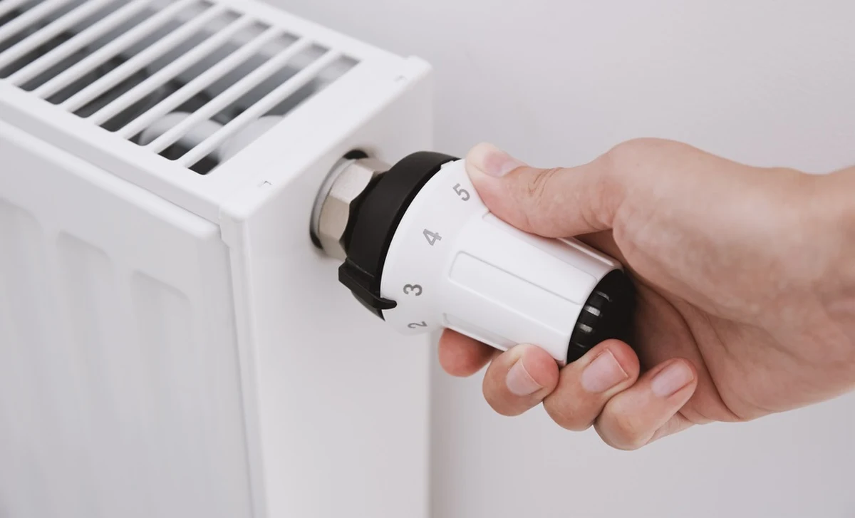 Mieszkańcy Podhala coraz bardziej interesują się przyłączeniem domów do geotermalnej sieci ciepłowniczej, co ma związek z trudną sytuacją na rynku energii i paliw. Jak podkreśla jednak prezes spółki Geotermia Podhalańska Wojciech Ignacok, możliwości przyłączenia domów do sieci są ograniczone.