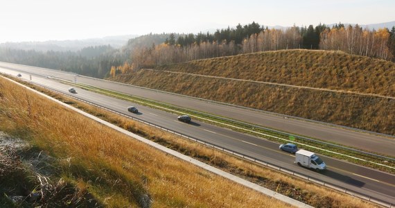 Generalna Dyrekcja Dróg Krajowych i Autostrad poinformowała, że od poniedziałku do końca listopada nieprzejezdna będzie droga powiatowa K1662 pomiędzy Klikuszową a Sieniawą. Utrudnienia są spowodowane budową nowej, dwujezdniowej Zakopianki.