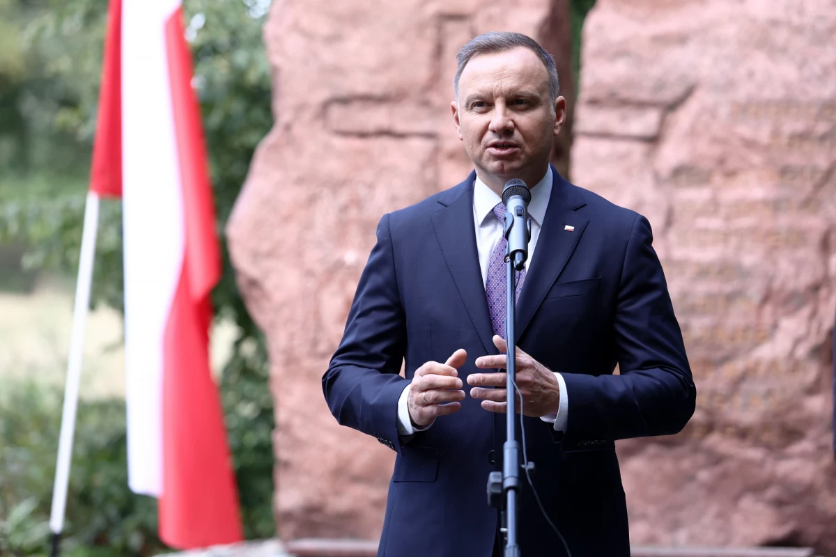 Przebywający w Londynie prezydent RP Andrzej Duda wpisał się do księgi kondolencyjnej wyłożonej po śmierci brytyjskiej królowej Elżbiety II. Wcześniej polski prezydent oddał jej hołd w Westminster Hall, gdzie wystawiona jest trumna z jej ciałem.