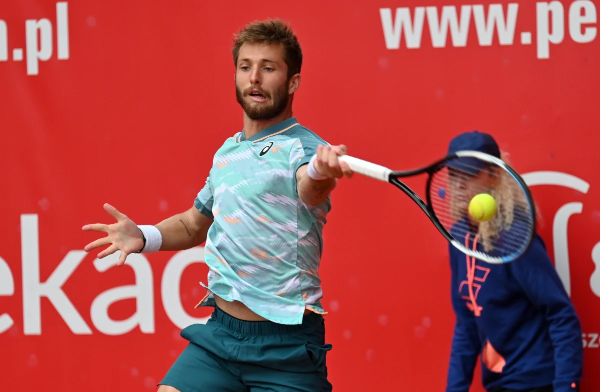​23-letni Francuz Corentin Moutet wygrał 29. edycję challengera tenisowego Pekao Szczecin Open. Paryżanin w finale pokonał Austriaka Dennisa Novaka 6:2, 6:7 (5-7), 6:4. W grze podwójnej triumfował z kolei jamajsko-włoski duet Dustin Brown - Andrea Vavassori.