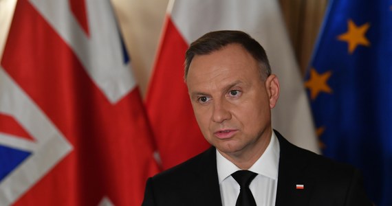 "Przekazałem zaproszenie królowi Karolowi III i jego małżonce do odbycia wizyty w Polsce" - poinformował Andrzej Duda. Prezydent wraz z małżonką składają wizytę w Londynie, gdzie w poniedziałek wezmą udział w nabożeństwie pogrzebowym Królowej Elżbiety II w Opactwie Westminsterskim.