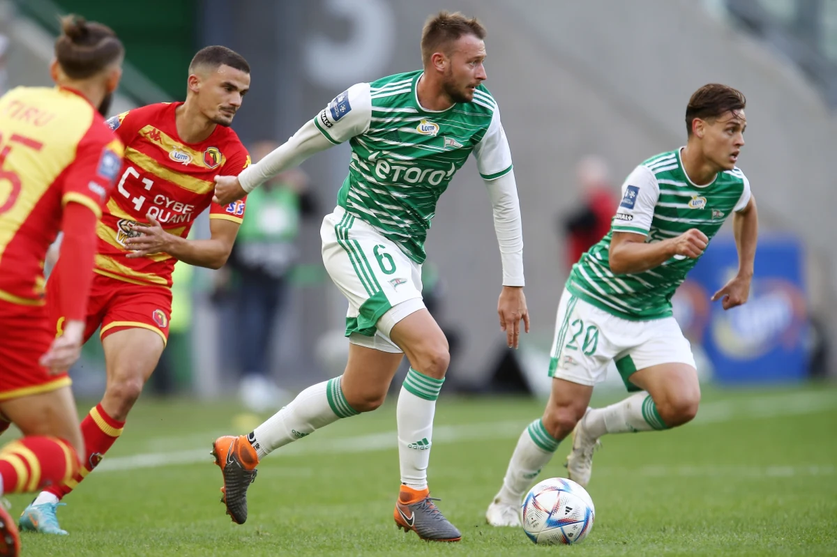 Ekstraklasowa Lechia Gdańsk ma nowego trenera. Szkoleniowcem drużyny został Marcin Kaczmarek, który już w przeszłości prowadził ten klub.