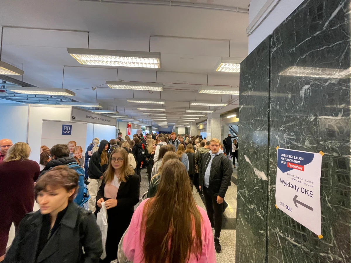 ​Jakie rozszerzenie zdawać na maturze, żeby potem móc dostać się na wymarzone studia? Przyszli abiturienci mają czas na deklaracje do końca września. Żeby im pomóc w Katolickim Uniwersytecie Lubelskim dziś i jutro odbywa się Salon Maturzystów, na którym prezentuje się kilkadziesiąt uczelni z całej Polski.