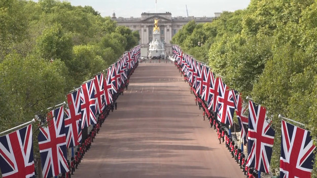 Nie tylko w Opactwie Westminsterskim, ale w całej Wielkiej Brytanii i Wspólnocie Narodów trwała 2-minutowa chwila ciszy ku czci zmarłej królowej Elżbiety II.