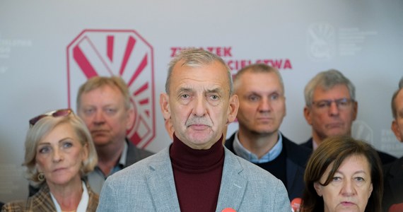 Związek Nauczycielstwa Polskiego (ZNP) nie wyklucza strajku, ale nie nastąpi on ani w październiku, ani w listopadzie – przekazał Sławomir Broniarz. Przewodniczący ZNP przekazał też, że w przyszłym miesiącu w Warszawie powstanie edukacyjne miasteczko. 