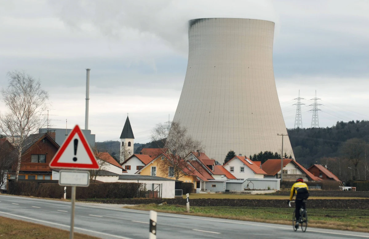 Niemieckie Ministerstwo Środowiska, Ochrony Przyrody i Bezpieczeństwa Reaktorów Atomowych poinformowało, że na terenie elektrowni jądrowej Isar w Bawarii doszło do wycieku. Wyciek co prawda nie stanowi zagrożenia dla środowiska, ale może skomplikować zimowe plany energetyczne niemieckiego rządu.