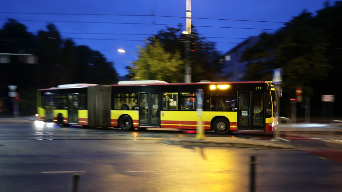 Zarzut uszkodzenia ciała usłyszał w prokuraturze 44-latek, podejrzany o pobicie 67-letniego kierowcy autobusu wrocławskiego MPK. Grozi mu do pięciu lat więzienia.

