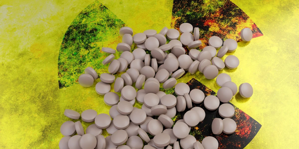 Jest to standardowa procedura, przewidziana w przepisach prawa i stosowana na wypadek wystąpienia ewentualnego zagrożenia radiacyjnego - zapewnia MSWiA. W ubiegłym tygodniu do komend powiatowych straży pożarnej zostały dostarczone tabletki zawierające jodek potasu.