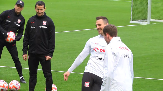 - Reprezentacja Polski przygotowująca się do dwóch meczów w Lidze Narodów z Holandią i Walią trenowała na stadionie Legii Warszawa. W zajęciach wzięło udział 22 piłkarzy, zabrakło kapitana Roberta Lewandowskiego. 