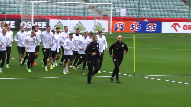 - Reprezentacja Polski rozpoczęła zgrupowania w Warszawie przed dwoma ostatnimi w tym roku meczami w Lidze Narodów. W poniedziałek kadra trenowała na stadionie Legii Warszawa. W zajęciach zabrakło kapitana Roberta Lewandowskiego.