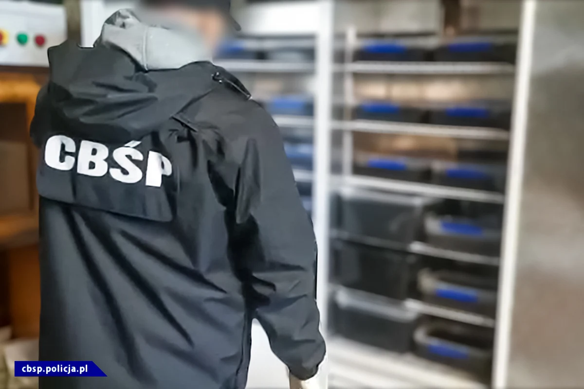 Zlikwidowanie 2 laboratoriów narkotyków oraz przejęcie ponad 359 kg narkotyków ( klefedronu i mefedronu ) o łącznej wartości blisko 12 mln zł - to efekt działań policjantów CBŚP. Zatrzymano cztery osoby. Śledztwo w tej sprawie nadzoruje Prokuratura Rejonowa w Łodzi. 