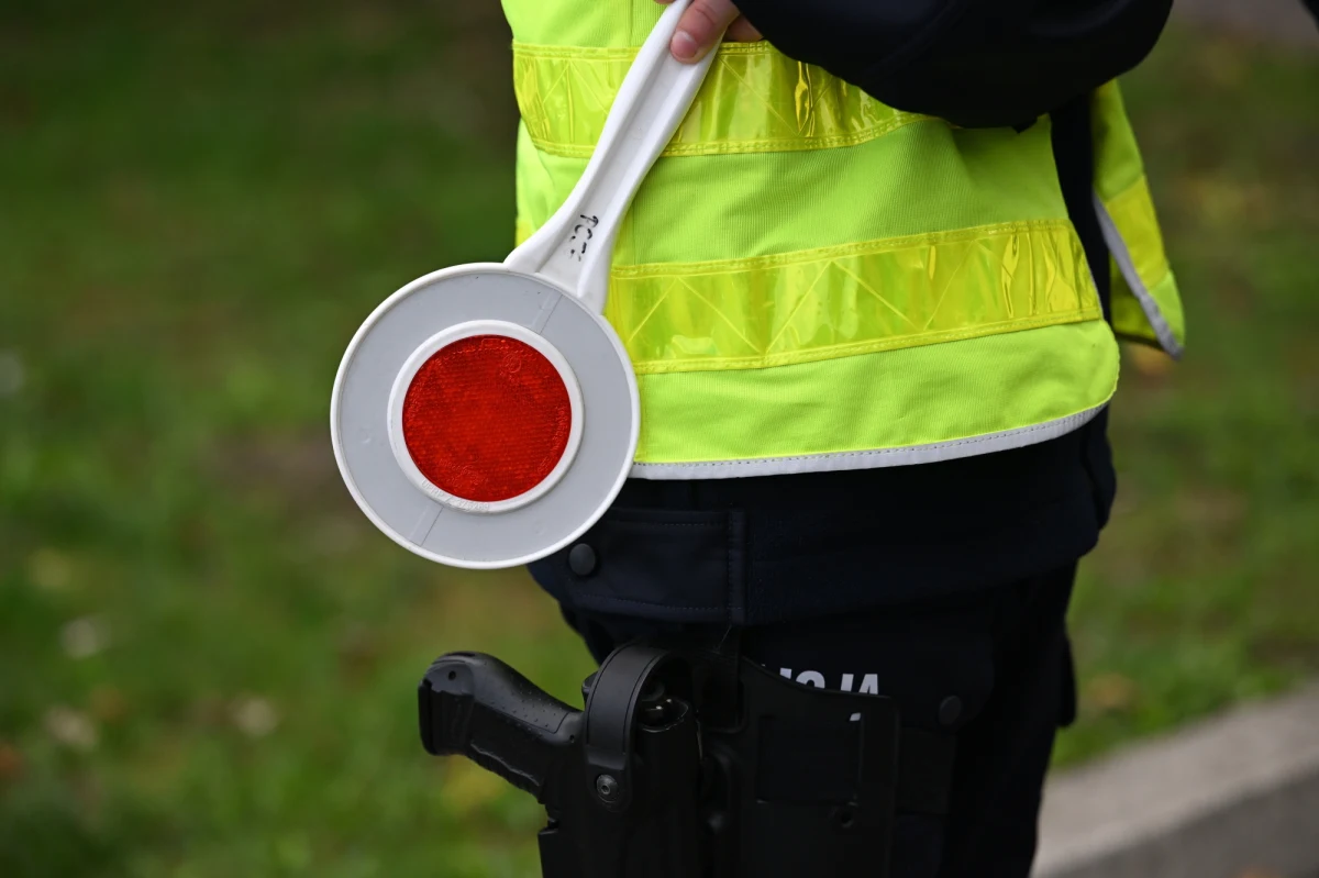 Jutro kulminacja trwającej od 16 września policyjnej akcji Safety Days. Jej celem jest poprawa bezpieczeństwa na drogach. Mundurowi podkreślają, że kierowcy muszą liczyć się z nowymi karami za wykroczenia.