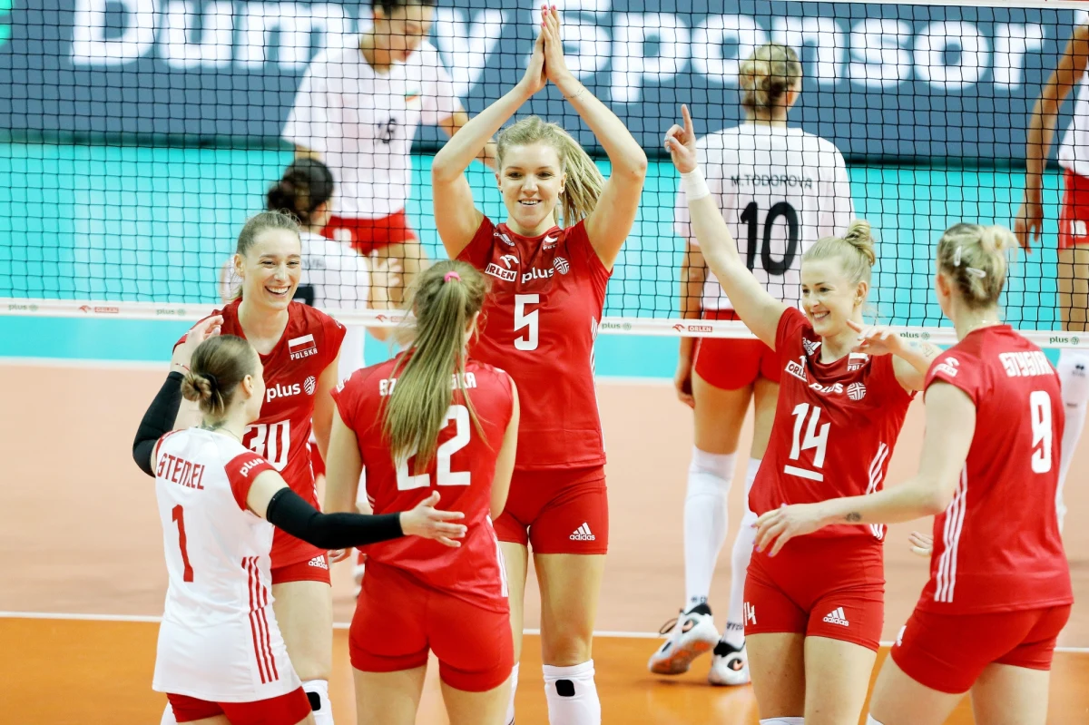 Selekcjoner reprezentacji siatkarek Stefano Lavarini we wtorek potwierdził 14-osobowy skład na mistrzostwa świata, które w piątek rozpoczną się w holenderskim Arnhem. Polska jest współgospodarzem turnieju. Pierwszy mecz biało-czerwone zagrają z Chorwacją.