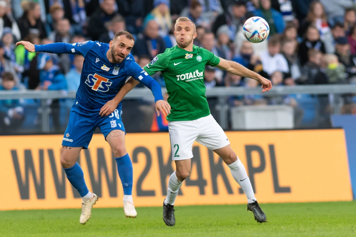 Przychody klubów piłkarskiej ekstraklasy za sezon 2021/22 wyniosły 715,1 mln zł i były najwyższe, od kiedy sporządzany jest raport Deloitte - wynika z najnowszej edycji zestawienia. To o ok. 88 mln więcej niż w poprzednim sezonie, który dotychczas był rekordowy.