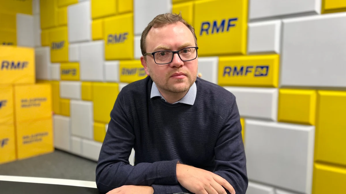 „Mamy do czynienia z desperacją, która będzie realizowana politycznie poprzez pewne radykalne działania mające przyspieszyć wojnę po rosyjskiej stronie. (…) Rosjanie po aneksji obszarów okupowanych będą chcieli zmobilizować do armii Ukraińców, którzy tam mieszkają. To będzie niepewny żołnierz, ale przez wieki tak tworzone były armie” - powiedział w Porannej rozmowie w RMF FM Adam Eberahrdt, ekspert od spraw wschodnich, wiceprezes Warsaw Enterprise Institute.