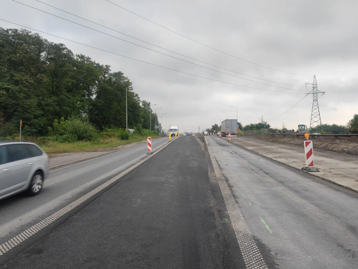 W czwartek ( 22.09 ) zmieni się organizacja ruchu na połączeniu S7 i ul. Ujastek Mogilski w Krakowie. Ruch wyjazdowy z Nowej Huty zostanie przesunięty na odcinku około 100 metrów, na nowo wybudowaną jezdnię. 