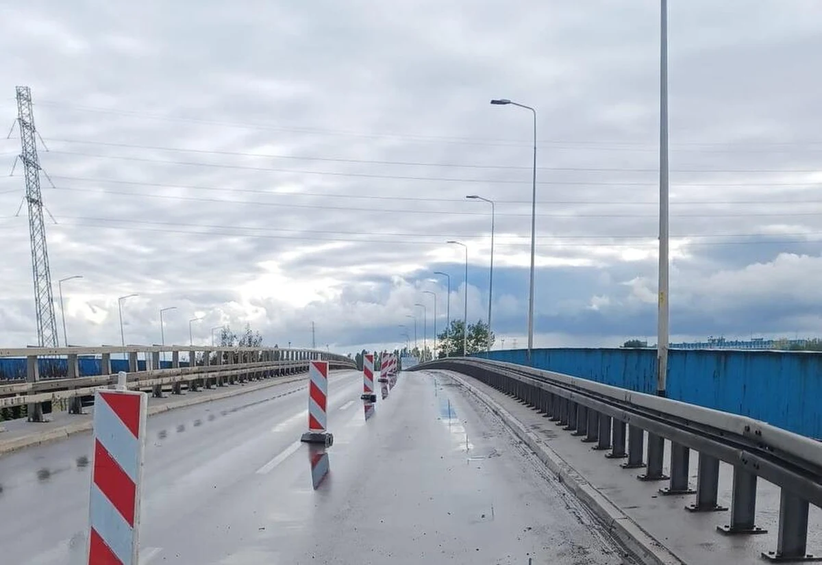 W środę ruszyły prace na wiadukcie, w ciągu ul. Elbląskiej nad Trasą Sucharskiego. W czwartek ( 22 września) natomiast, ruszy remont kolejnego wiaduktu, ponad kilometr dalej też w ciągu ul. Elbląskiej. Utrudnienia na tej trasie zakończą się pod koniec tego roku. 