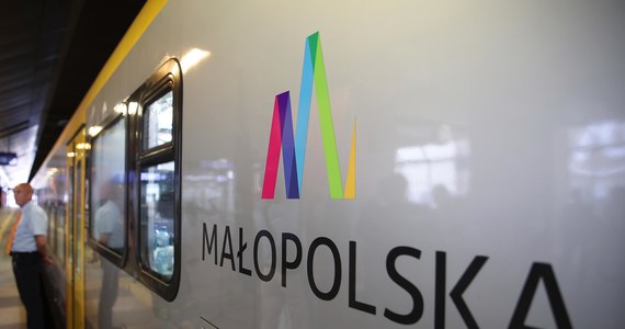 Samorządowy przewoźnik Koleje Małopolskie przewiozły w sierpniu br. 686 tys. 275 pasażerów - to największa liczba obsłużonych osób w perspektywie miesiąca w historii tej spółki.