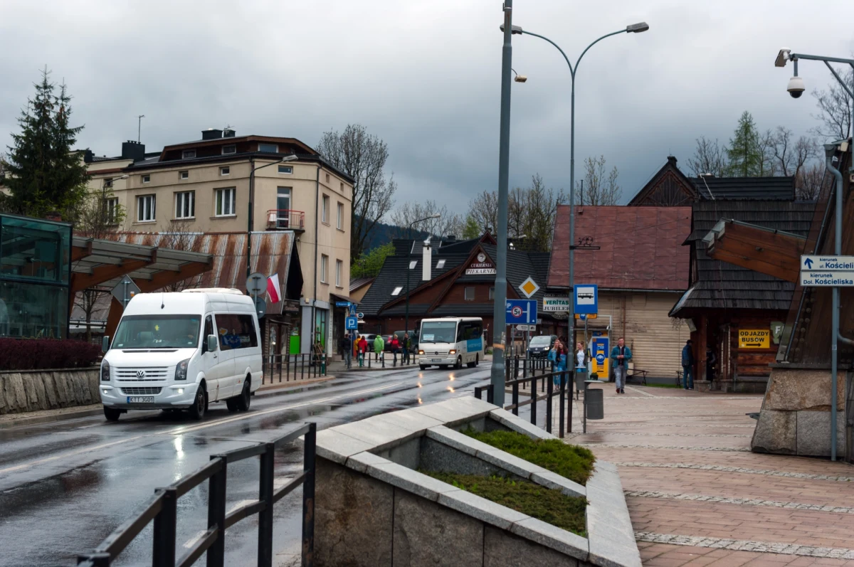 Na spore utrudnienia muszą się przygotować kierowcy i piesi w rejonie zakopiańskiego dworca kolejowego. Przez cały przyszły tydzień w rejonie ronda Armii Krajowej drogowcy będą układać ostatnią warstwę asfaltu. 