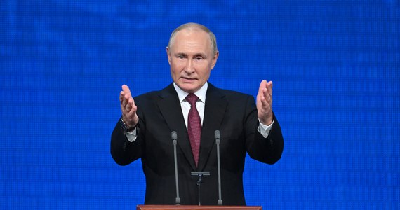 Stany Zjednoczone ostrzegają Władimira Putina. "Użycie broni jądrowej, będzie przekroczeniem granicy" - mówi rzecznik amerykańskiej Rady Bezpieczeństwa Narodowego. John Kirby dodaje, że groźby Rosji są traktowane poważnie, a ich spełnienie spotka się z "surowymi konsekwencjami". 