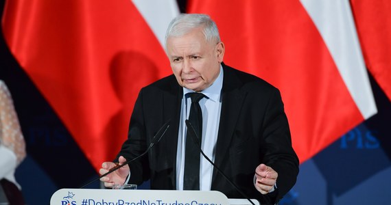 „Zamach smoleński jest moim zdaniem w stu procentach udowodniony” – powiedział prezes PiS Jarosław Kaczyński. „Kiedy zostaje przeprowadzona oszukańcza akcja TVN w sprawie katastrofy smoleńskiej, to tamta strona wpada w trans szaleńczej radości, że Rosjanie niewinni, że Putin dobry” - dodał.