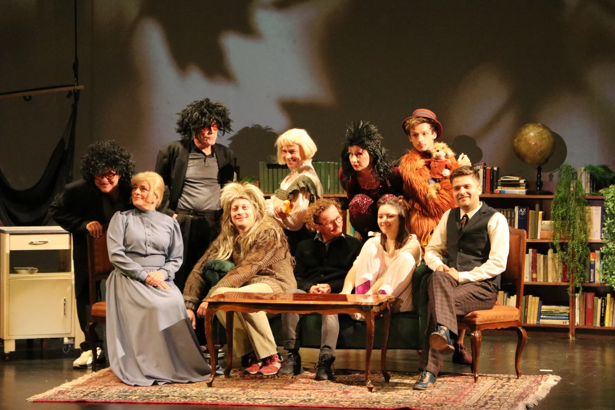 Zwierzęta dzikie i oswojone oraz ich czuły opiekun Doktor Dolittle zaprezentują się na scenie Teatru Ludowego w Krakowie. To piękna opowieść o lekarzu, który tak bardzo lubi swoich podopiecznych, że udaje mu się nauczyć języka zwierząt. To spektakl adresowany do młodego widza. Premiera - 24 września.