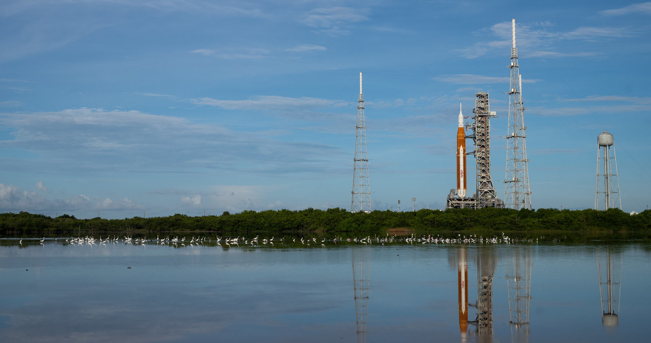 Do trzech razy sztuka? NASA poinformowała o zakończonym powodzeniem teście rakiety SLS, od którego zależał nowy termin startu misji Artemis 1 - oznacza to, że oczy całego świata najpewniej już za tydzień ponownie zwrócą się w stronę Centrum Kosmicznego imienia Johna F. Kennedy’ego.