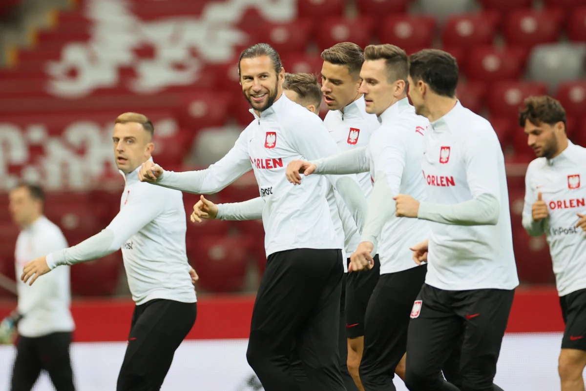 Polska o utrzymanie, a Holandia o pierwsze miejsce w grupie - takie cele mają ekipy biało-czerwonych i "Pomarańczowych" w pozostałych dwóch kolejkach piłkarskiej Ligi Narodów. W czwartek zespoły te zmierzą się w 5. kolejce grupy A4 na PGE Narodowym w Warszawie.