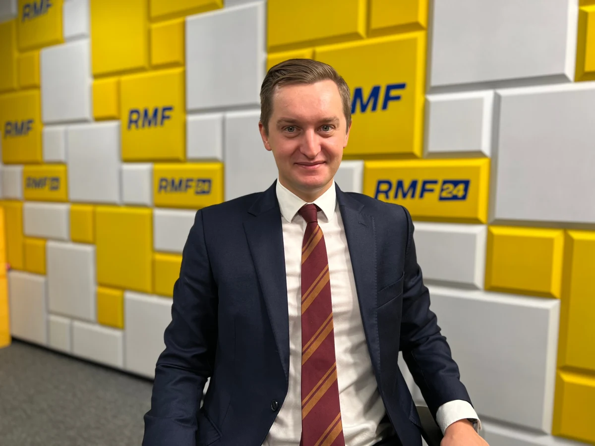 „Janusz Kowalski nie kpił z premiera. Janusz Kowalski konsekwentnie mówił o pewnych zagrożeniach związanych z polityką energetyczną Unii Europejskiej. Mówił o zagrożeniu dla polskiej energetyki. Uważam, że Janusz Kowalski nie trollował premiera Morawieckiego. Przestrzegał przed skutkami pewnych decyzji i za to został zdymisjonowany” - powiedział w Porannej rozmowie w RMF FM Sebastian Kaleta, wiceminister sprawiedliwości, poseł Solidarnej Polski.