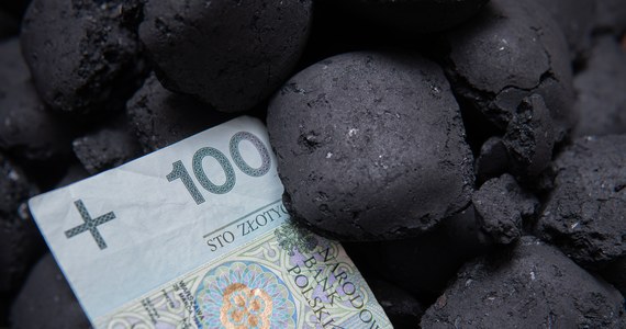 Są pieniądze na wypłaty pierwszych dodatków węglowych. W Śląskiem Katowice i Sosnowiec już dziś rozpoczynają wypłacanie pieniędzy.

