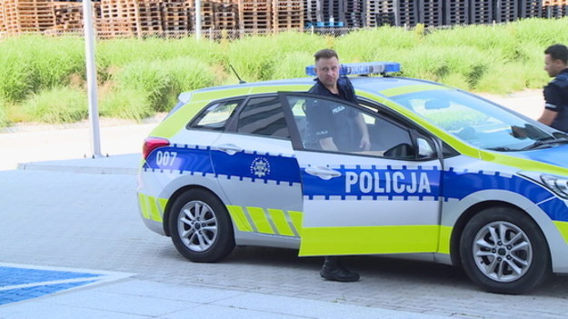 Szymon Zieliński nie odpuszcza w sprawie Jaskowskiej. Ponownie wraz ze swoim patrolowym kolegą śledzi macochę. Tym razem przyłapuje ją na rozmowie z byłym policjantem z ich komendy, Darkiem Wiśniewskim. Renata Jaskowska jest jednak bardzo przebiegłym przeciwnikiem. Zauważa śledzącego ją pasierba i postanawia po raz kolejny dać mu nauczkę. Szymon zastanawia się, co Renata ma wspólnego z Wiśniewskim, który niedawno wyszedł z więzienia. Tymczasem na patrolu z Góralem ma do rozwiązania sprawę zaginięcia byłego pracownika dużej korporacji. Mężczyzna zniknął w dniu, kiedy został zwolniony i na odchodne wybił szybę w budynku. Żona martwi się o niego i nie wierzy w jego dobrowolne zniknięcie. Zieliński i Bachleda rozpoczynają poszukiwania. Tego dnia czeka ich także przygoda w szpitalu psychiatrycznym. Zostają nabrani przez sprytnego pacjenta szpitala, ale wszystko kończy się dobrze i wszyscy wracają do swoich spraw i na swoje miejsca.