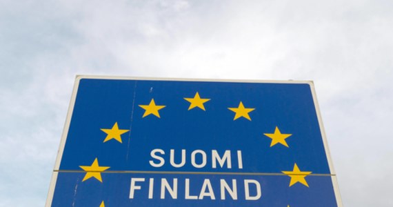 Coraz więcej Rosjan próbuje wjechać do Finlandii. Wzmożony ruch na przejściach granicznych rozpoczął się dziś w nocy. Tworzą się ponad stumetrowe kolejki samochodów - przekazała fińska straż graniczna. Wczoraj prezydent Rosji Władimir Putin ogłosił w kraju częściową mobilizację.