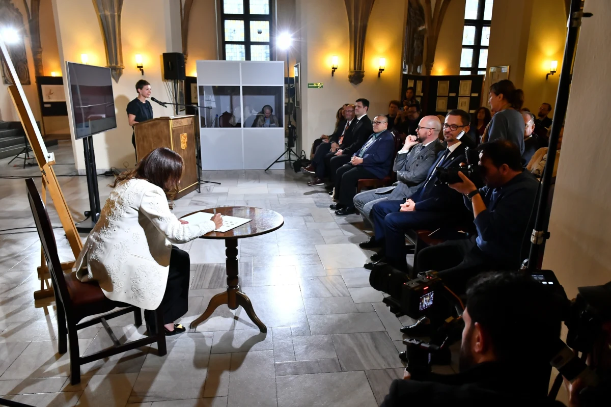 Promowanie literatury i jej twórców, a także podnoszenie kompetencji czytelniczych czy walka z analfabetyzmem to cele powołanej w czwartek we Wrocławiu Sieci Światowych Stolic Książki UNESCO. Poza stolicą Dolnego Śląska przystąpiło do niej 14 innych miast z całego świata.