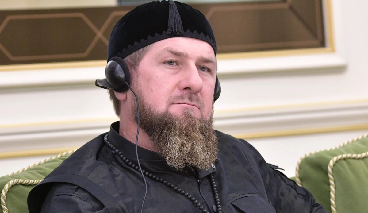 ​Czeczeński przywódca Ramzan Kadyrow ogłosił, że w autonomicznej republice nie zostanie przeprowadzona mobilizacja, bo przekroczono "254 procent planu". Od środy w Rosji prowadzona jest tzw. częściowa mobilizacja, w ramach której na front w Ukrainie ma zostać wysłane 300 tysięcy dodatkowych żołnierzy.