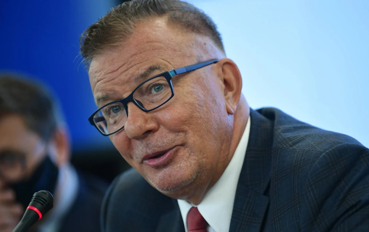 Liczę, że polski rząd zrobi coś dla firm w związku z rosnącymi cenami energii - mówił w Rozmowie w południe w RMF FM rzecznik Małych i Średnich Przedsiębiorstw Adam Abramowicz. Podkreślił, że prowadzone są rozmowy, ale "konkretów nie ma". "A powinny być szybkie działania, bo będziemy mieli zdemolowany rynek sektora MŚP" - mówił. "Małe firmy nie poradzą sobie z takimi kosztami energii, jeżeli piekarnia miała 20 tysięcy, a  teraz 100 tysięcy. To po ile ma sprzedawać bułki?" - pytał.