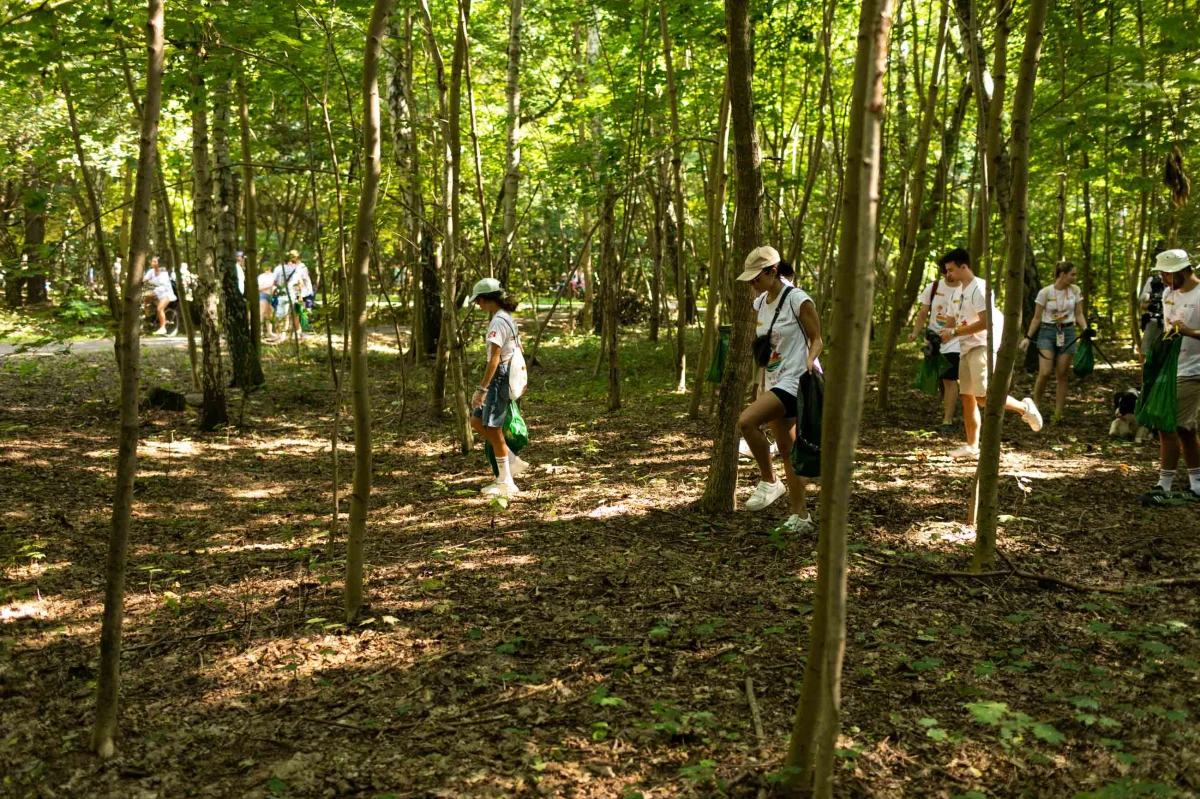 Po Tatrach i Bałtyku przyszedł czas na polskie lasy. Wolontariusze skupieni wokół Stowarzyszenia Czysta Polska, po raz pierwszy będą sprzątać lasy w czterech miejscowościach naszego kraju. Zaczynają w sobotę w Giżycku, a potem będą jeszcze Lublin, Niepołomice i Wieliczka. Do rozszerzenia akcji sprzątania na lasy skłonił organizatorów niestety ich stan - przyznaje Maciej Marculanis, prezes Stowarzyszenia Czysta Polska.
