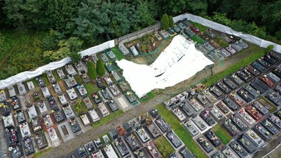 Ruszają prace zabezpieczające zapadlisko na cmentarzu w Trzebini  
