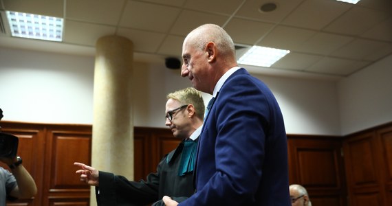 Poseł Platformy Obywatelskiej Sławomir Neumann stanął dziś przed Sądem Okręgowym w Warszawie. Polityk – podobnie jak trzy inne osoby – jest oskarżony w sprawie dotyczącej oszust przy realizacji i kontraktowaniu usług medycznych w klinice okulistycznej. "Jestem niewinny" - zapewnił Neumann.