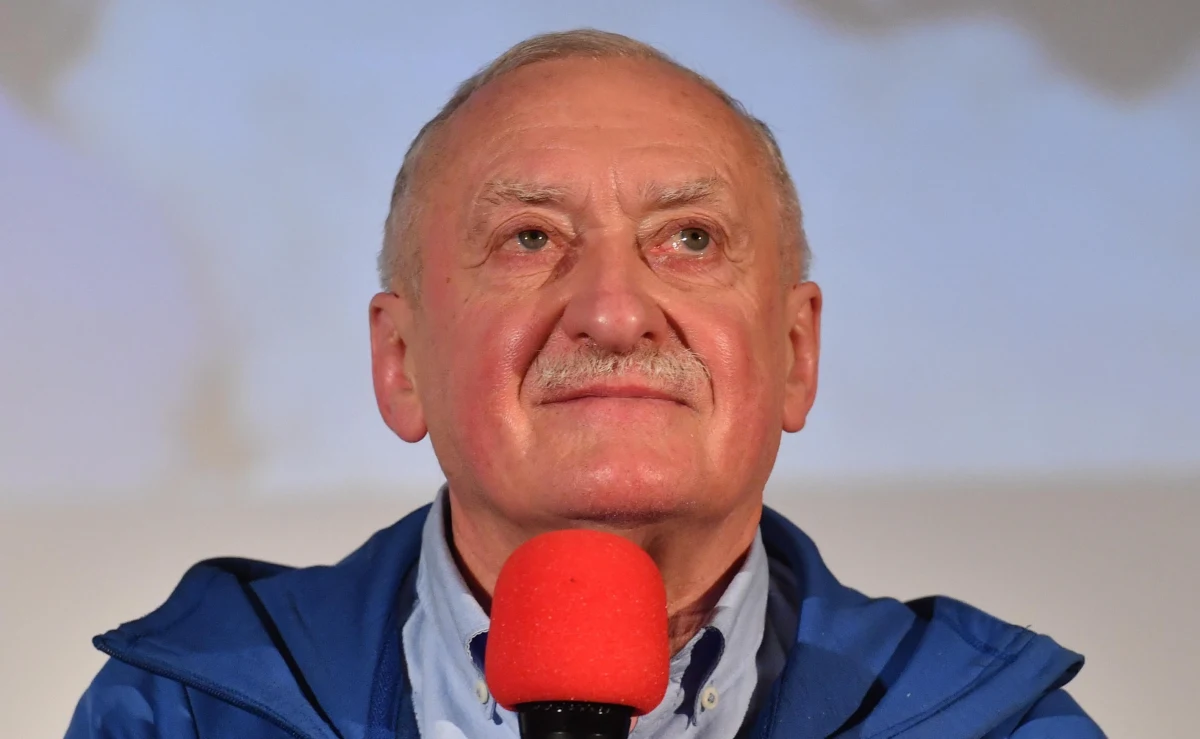 "Nie trzeba jeździć na K2 i Mount Everest, gdzie są liny rozwieszone od początku do końca. Można jechać na tereny zupełnie dziewicze, gdzie nikogo nie ma. Jest to kwestia wyboru. Ludzie, którzy teraz wchodzą na ośmiotysięczniki w ramach komercyjnych wypraw, już nie piszą historii alpinizmu. Oni piszą swoją historię" – tak o zmianach zachodzących w świecie gór opowiada Krzysztof Wielicki. W rozmowie z dziennikarzem RMF FM Michałem Rodakiem z nadzieją wypowiada się natomiast o młodych polskich wspinaczach działających w ramach programu Polski Himalaizm Sportowy. "Są świetnie przygotowani, świetnie się wspinają. Mam nadzieję, że pójdą naszymi śladami" – zaznacza.