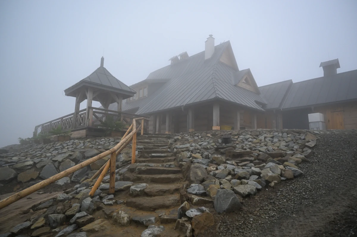 ​Projekt "Zachowanie bioróżnorodności Połoniny Wetlińskiej poprzez ochronę zagrożonych gatunków przed negatywnym oddziaływaniem turystyki" kosztował ponad 4,2 mln zł, z czego dofinansowanie unijne wyniosło 2,3 mln zł.