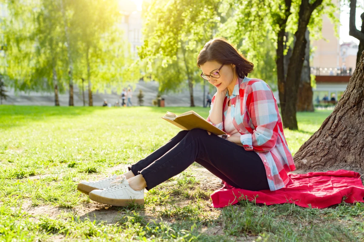 ​24 września w Ogrodzie Biblioteki Uniwersyteckiej w Warszawie odbędzie się plenerowe wydarzenie "Czytanie na trawie". Akcja Narodowego Programu Rozwoju Czytelnictwa 2.0. promuje czytanie książek i korzystanie z bibliotek. "Biletem" na wydarzenie jest dowolna książka.