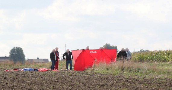 W ciężkim stanie jest policjant z otwockiej komendy, który miał wypadek podczas skoków spadochronowych pod Piotrkowem Trybunalskim. Jego koledzy apelują o oddawanie krwi.