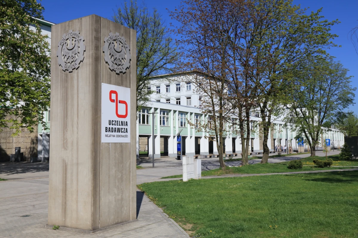 ​Tymczasowa aranżacja fragmentu przestrzeni akademickiej Katowic, służąca dyskusji o przekształceniu doliny rzeki Rawy przy Uniwersytecie Śląskim w park rzeczny - zieloną strefę nauki, powstanie w ramach Metropolitalnej Szkoły Prototypowania.