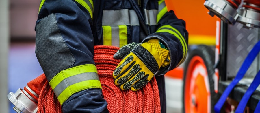 Dwie osoby zostały poszkodowane w wybuchu gazu w lokalu gastronomicznym przy centralnej ulicy Tychów – podała śląska straż pożarna. Eksplozja nastąpiła prawdopodobnie w wyniku nieszczelności butli gazowej.