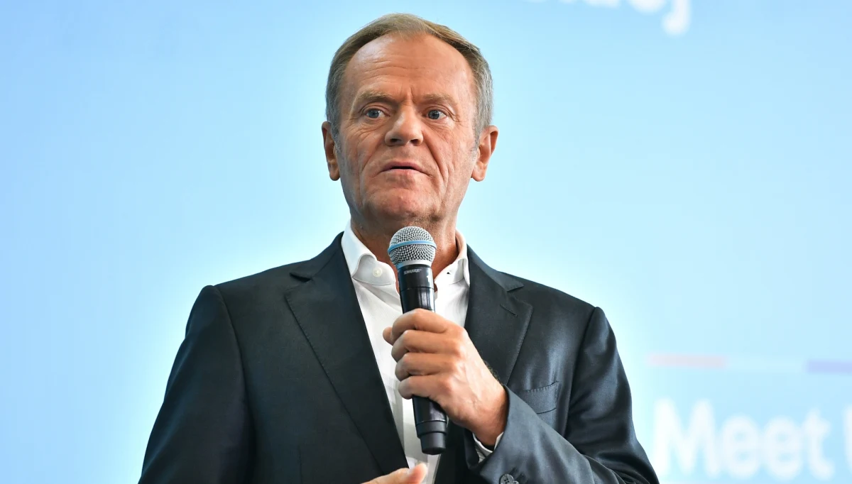 To wszystko, co dzieje się z polską energetyką jest w soczewce ilustracją tego, jak wygląda dzisiaj polska polityka i polska władza - powiedział we Wrocławiu przewodniczący Platformy Obywatelskiej Donald Tusk. Stwierdził, że specjalnością władzy Zjednoczonej Prawicy jest "ciemność i zimno, kompletny brak empatii wobec ludzi". 