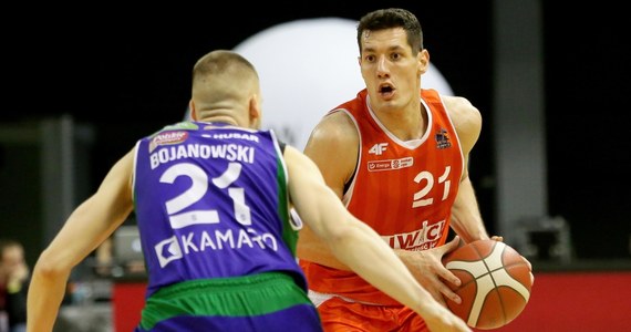 Trwa pierwsza kolejka nowego sezonu Energa Basket Ligi. Dziś do gry przystąpią zespoły z województw śląskiego. MKS Dąbrowa Górnicza podejmie na własnym parkiecie GTK Gliwice. W obu klubach przed sezonem doszło do wielu zmian. "Pozostali jednak trenerzy, a każdy z nich ma swój styl i mimo że w zespołach jest wielu nowych graczy, to styl obu drużyn może być podobny" - mówi Filip Put gracz Tauron GTK Gliwice. Skrzydłowy jest jednym z niewielu graczy, który grał w zespole z Górnego Śląska w zeszłym sezonie, gdy ten bronił się przed spadkiem. O celach na nowy sezon, a także o roli lidera w zespole z Filipem Putem rozmawiał Wojciech Marczyk z redakcji sportowej RMF FM.