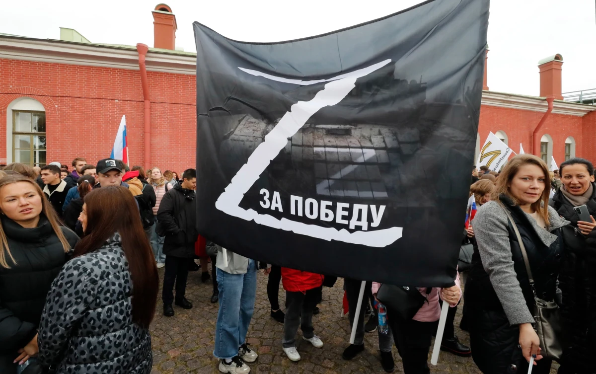 Właśnie teraz decydujecie, czy zakończy się wasze życie - powiedział prezydent Ukrainy Wołodymyr Zełenski, zwracając się do Rosjan. Jak dodał, rosyjscy dowódcy nie dbają o życie ludzi, dlatego mobilizacja nieprzypadkowo została w Rosji przezwana "mogilizacją".