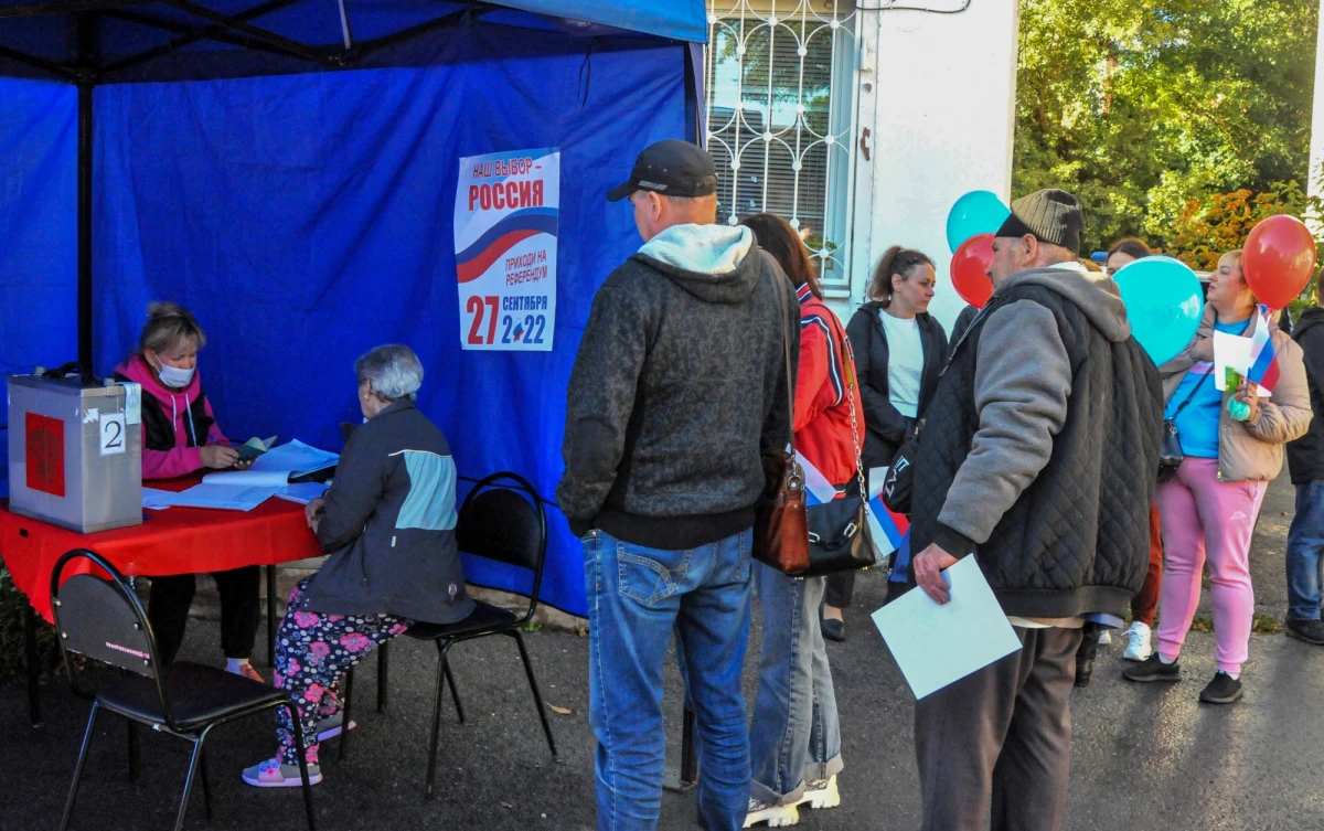 ​Rosja może ogłosić aneksję okupowanych terenów Ukrainy 30 września, trzy dni po zakończeniu trwających tam pseudoreferendach - wynika z informacji podawanych przez państwową agencję TASS. Na ten dzień zapowiadane jest także wystąpienie Władimira Putina w Zgromadzeniu Federalnym.